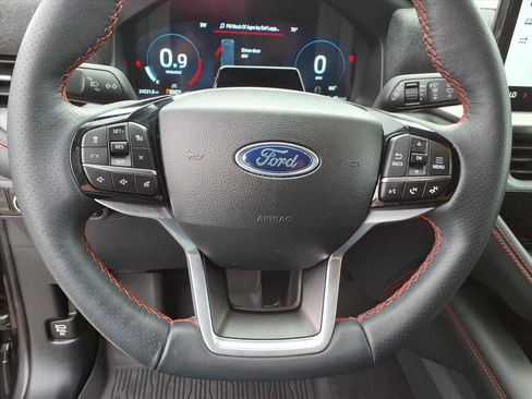 Certified 2025 Ford Explorer ST-Line w/ Premium Package AWD/4WD image 13