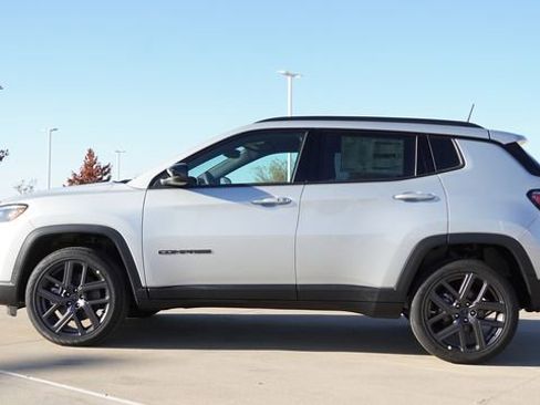 New 2026 Jeep Compass Latitude image 6