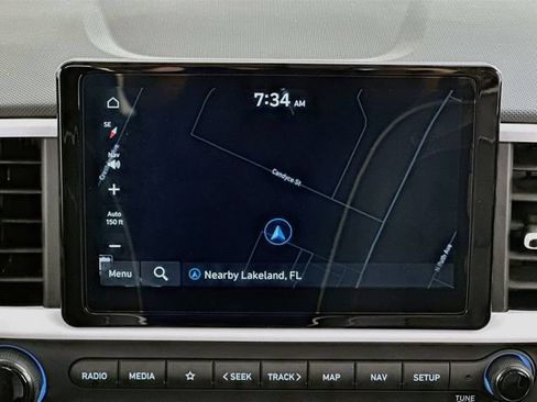 Used 2025 Hyundai Venue Limited FWD image 16