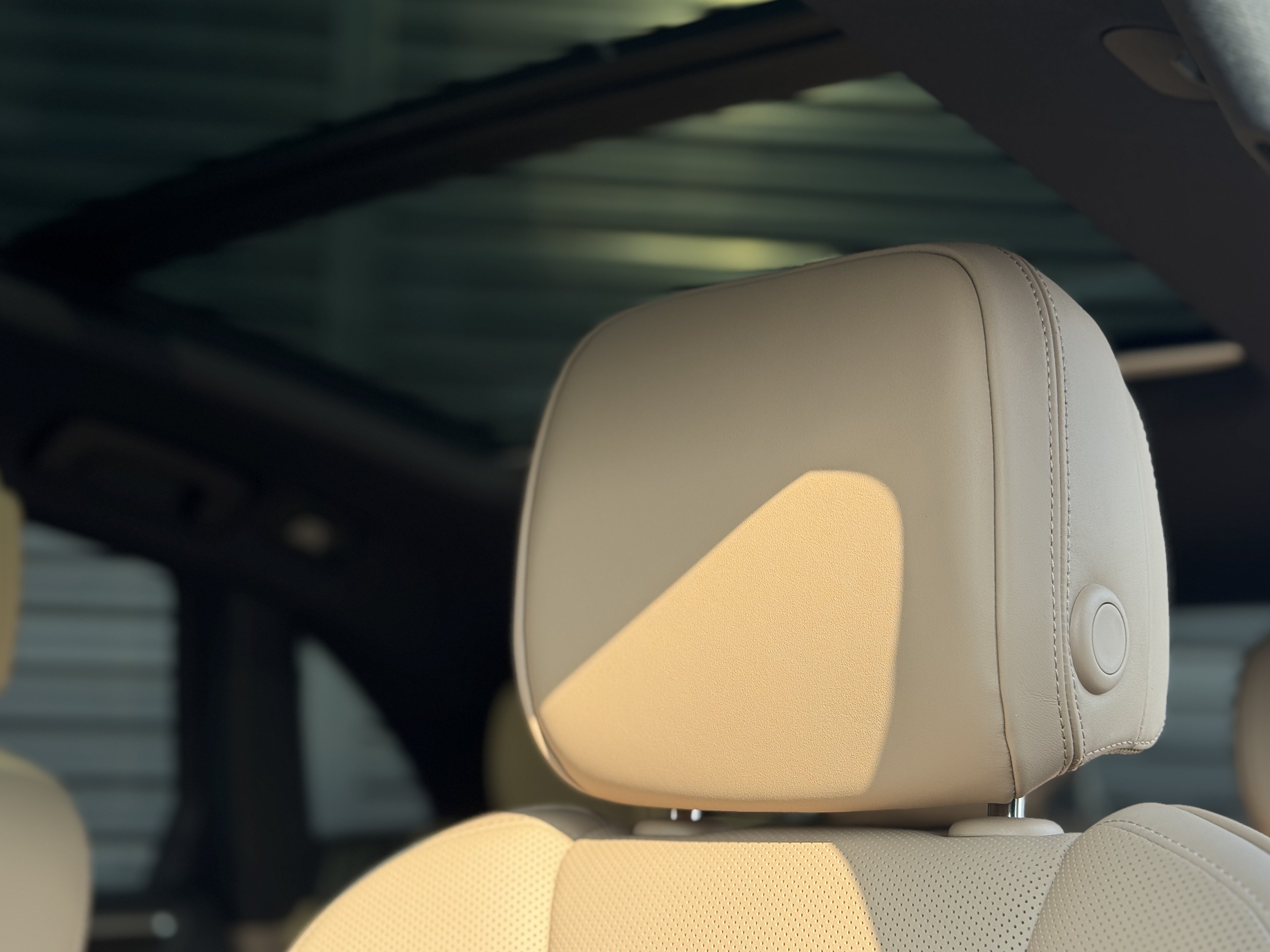 Certified 2025 Porsche Macan AWD/4WD image 29