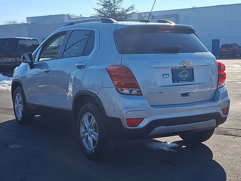 Certified 2022 Chevrolet Trax LT w/ LT Convenience Package image 9