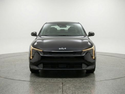 Used 2025 Kia K4 LXS image 2