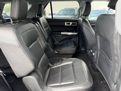 Used 2021 Ford Explorer XLT w/ Equipment Group 202A AWD/4WD image 10