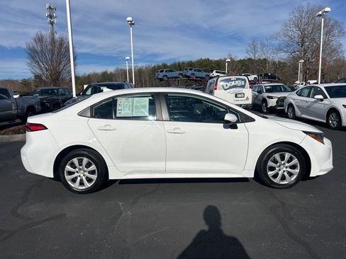 Used 2024 Toyota Corolla LE image 4