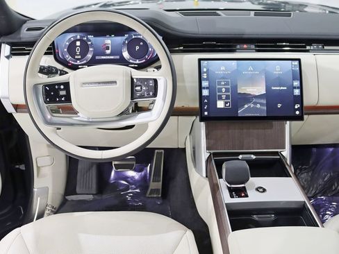 Used 2025 Land Rover Range Rover SE AWD/4WD image 15