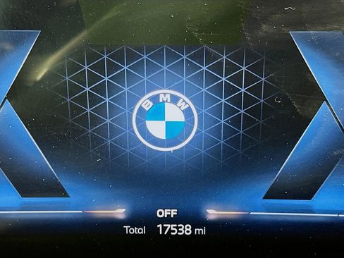Used 2026 BMW X6 xDrive40i AWD/4WD image 17