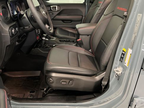 Certified 2025 Jeep Gladiator Rubicon image 17