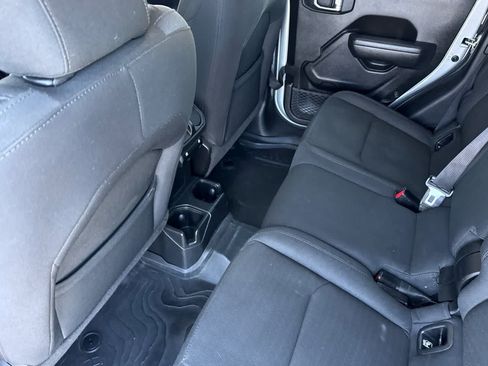 Used 2022 Jeep Gladiator Sport AWD/4WD image 4