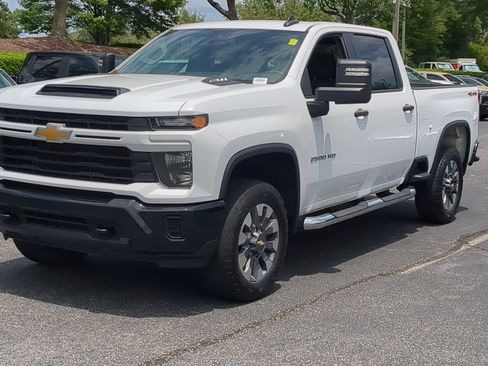 Used 2024 Chevrolet Silverado 2500 Custom w/ Custom Value Package AWD/4WD image 5