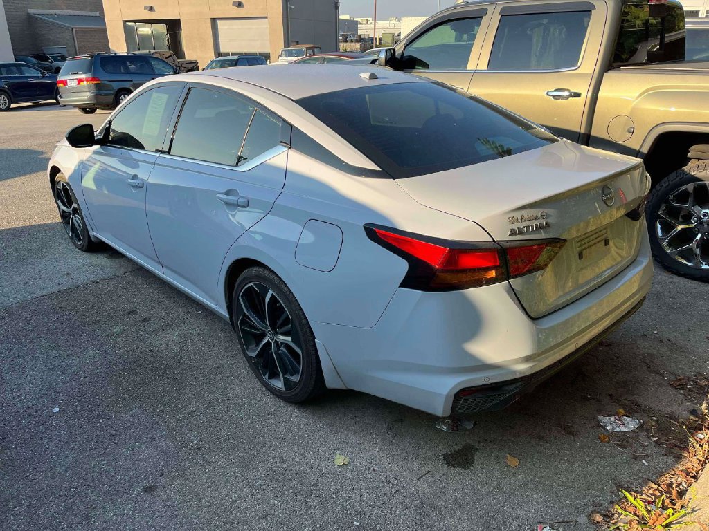 Used 2024 Nissan Altima 2.5 SR w/ SR Premium Package FWD image 3