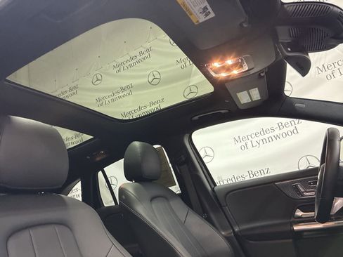 Used 2025 Mercedes-Benz GLA 250 4MATIC image 29