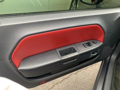 Used 2013 Dodge Challenger R/T image 8