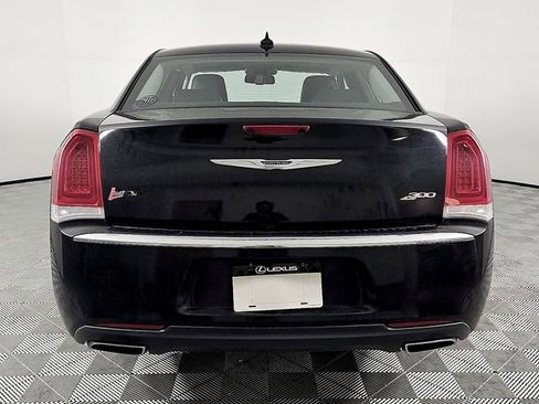 Used 2017 Chrysler 300 Limited w/ Value Package image 5
