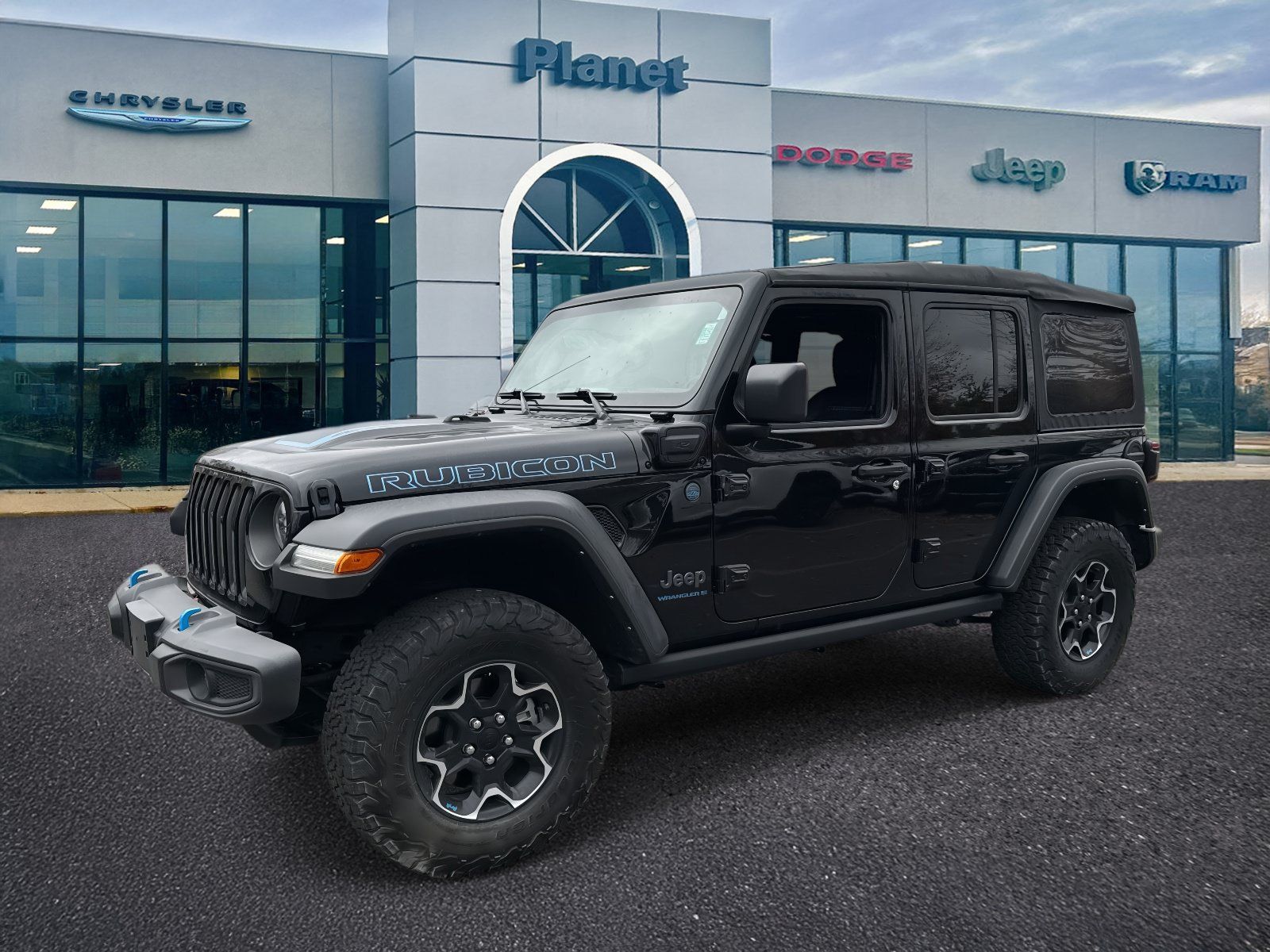 Used 2023 Jeep Wrangler Unlimited Rubicon 4xe AWD/4WD image 4