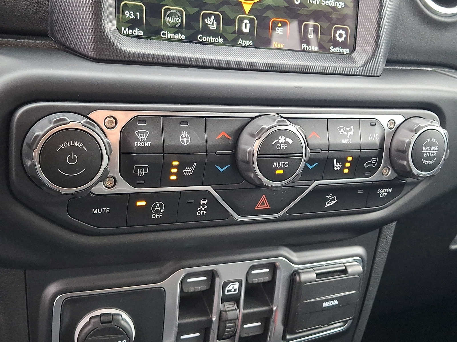 Used 2020 Jeep Wrangler Unlimited Sahara AWD/4WD image 15