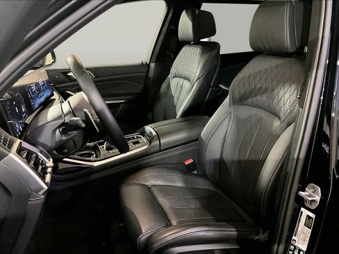 Certified 2025 BMW X7 M60i AWD/4WD image 8