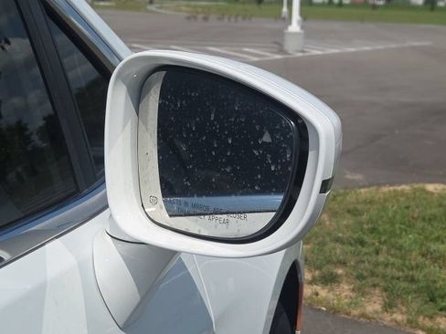 Used 2022 Chrysler Pacifica Touring-L FWD image 6