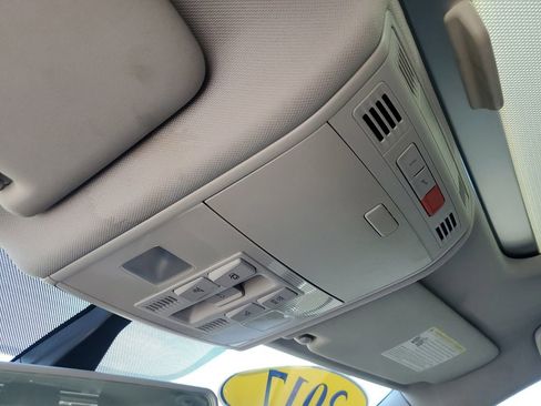 Used 2017 Volkswagen Golf S image 28