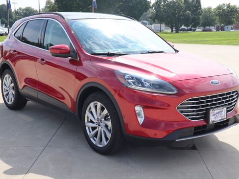 Used 2022 Ford Escape Titanium w/ Titanium Elite Package image 4