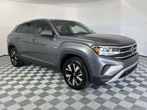 Used 2022 Volkswagen Atlas Cross Sport SE AWD/4WD image 2