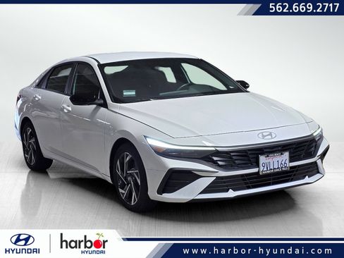 Certified 2025 Hyundai Elantra Sport FWD image 1