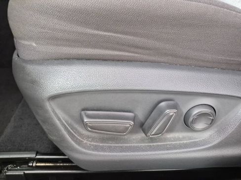 Used 2019 Toyota Camry LE w/ Convenience Package FWD image 22