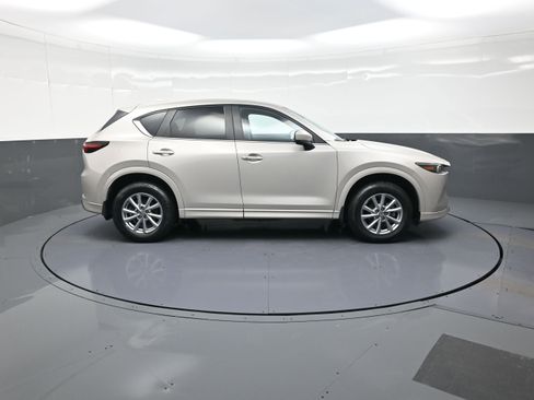 Used 2024 MAZDA CX-5 AWD 2.5 S w/ Preferred Package image 2