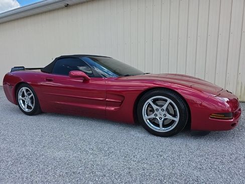 Used 2004 Chevrolet Corvette Convertible w/ Preferred Equipment Group RWD image 2