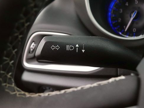 Used 2025 Chrysler Pacifica Select FWD image 24