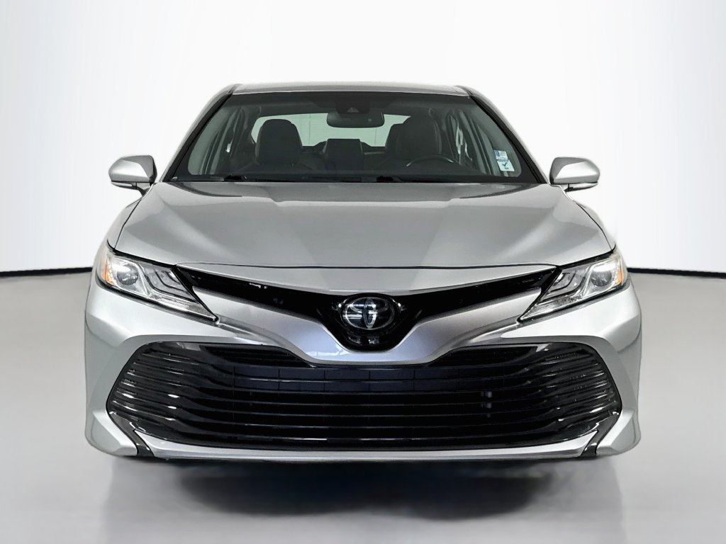 Used 2019 Toyota Camry XLE FWD image 3