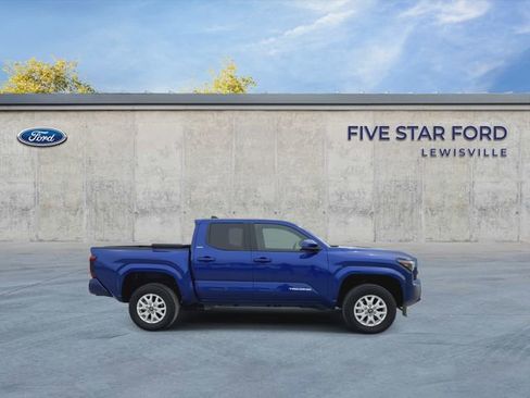 Used 2025 Toyota Tacoma SR5 AWD/4WD image 9