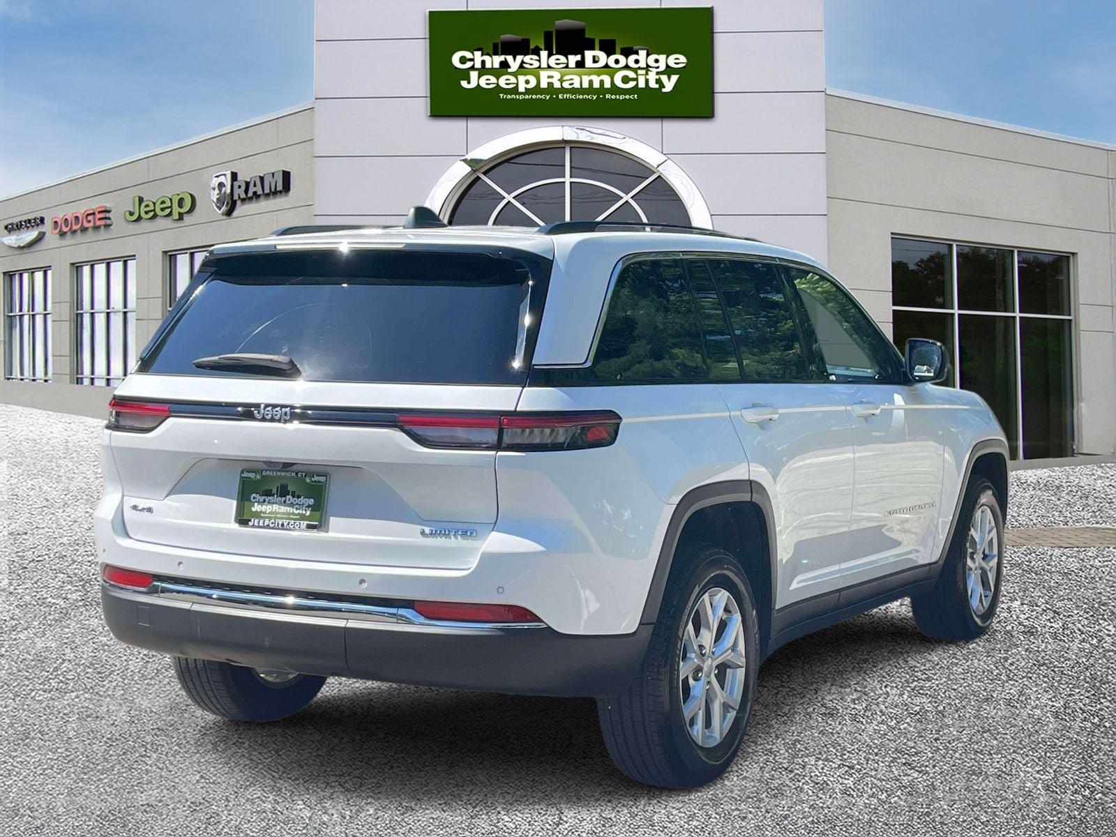 Used 2023 Jeep Grand Cherokee Limited AWD/4WD image 6