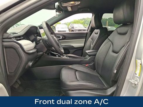 Used 2025 Jeep Compass Limited AWD/4WD image 2