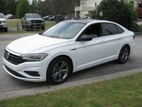 Used 2021 Volkswagen Jetta R-Line w/ R-Line Cold Weather Package image 3