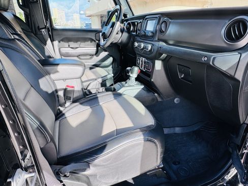 Used 2020 Jeep Gladiator Sport w/ Quick Order Package 24S image 12