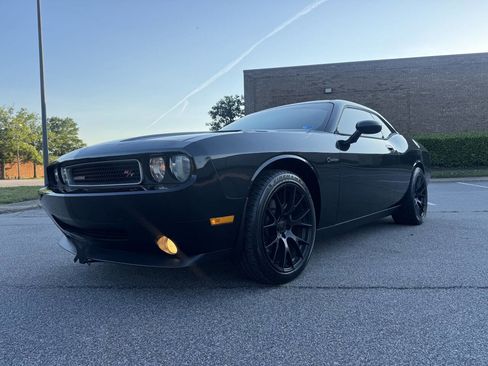 Used 2010 Dodge Challenger R/T RWD image 3