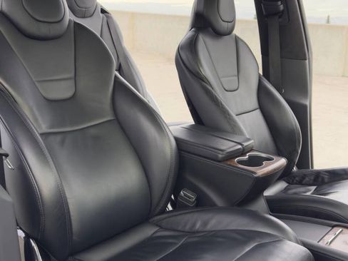 Used 2017 Tesla Model X 90D image 17