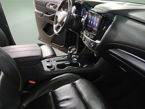 Used 2023 Chevrolet Traverse LT image 14