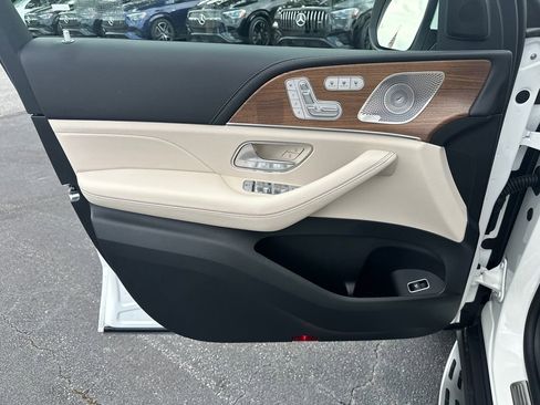 New 2026 Mercedes-Benz GLS 580 4MATIC image 10