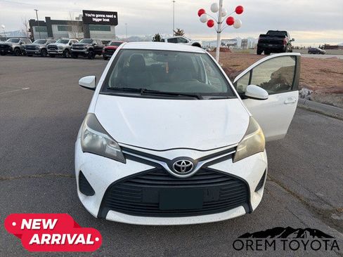 Used 2015 Toyota Yaris L image 10