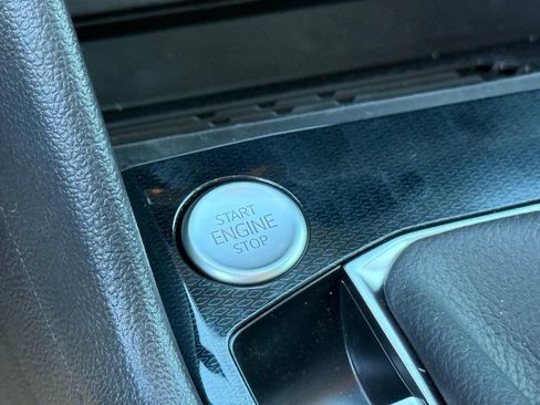 New 2025 Volkswagen Taos SE image 18