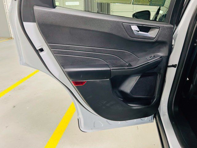 Used 2025 Ford Escape ST-Line Select AWD/4WD image 22