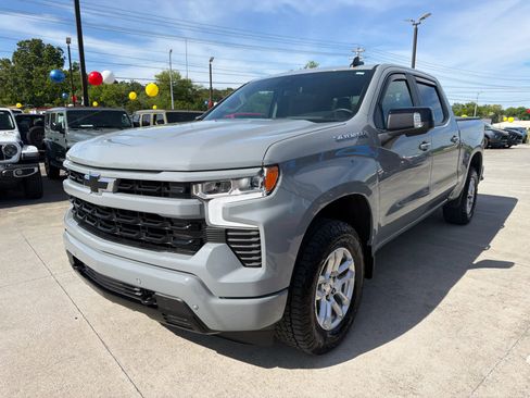 Used 2024 Chevrolet Silverado 1500 RST w/ Convenience Package II AWD/4WD image 4