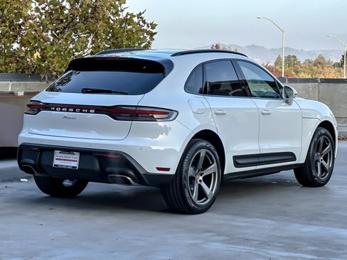 Used 2025 Porsche Macan image 8