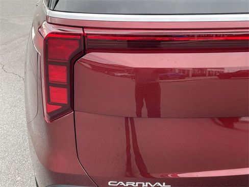 New 2026 Kia Carnival EX image 15