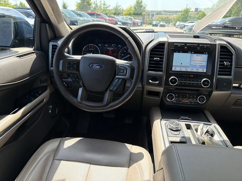 Used 2018 Ford Expedition XLT w/ Equipment Group 202A RWD image 32