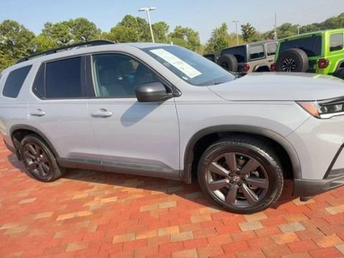 Certified 2023 Honda Pilot Sport image 3