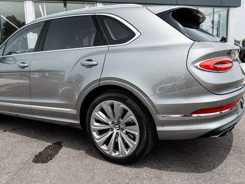 Certified 2023 Bentley Bentayga AWD/4WD image 9