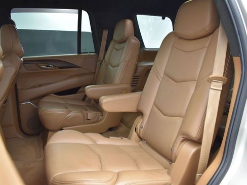 Used 2017 Cadillac Escalade Platinum image 28