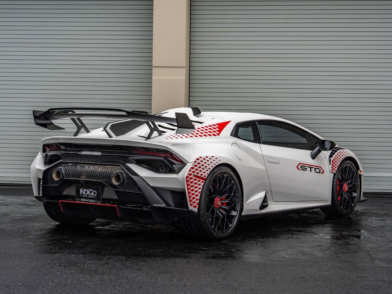 Used 2022 Lamborghini Huracan STO RWD image 4